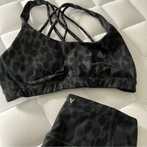 VS Matching Set - Essential Pocket Leggings and Strappy Bra - Animal Print - Picture 7 of 7
